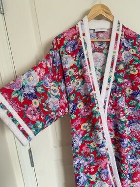 Vintage Miss Elaine floral wrap kimono sleeve robe w/terry cloth trim w/pockets